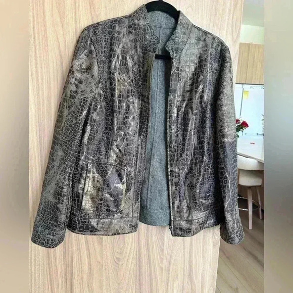 Chico’s Reversible jacket size 1 zipper gray snake skin medium - Picture 5 of 9